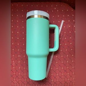 NWT, Stainless steel insulated cup, 40oz, green/turquoise